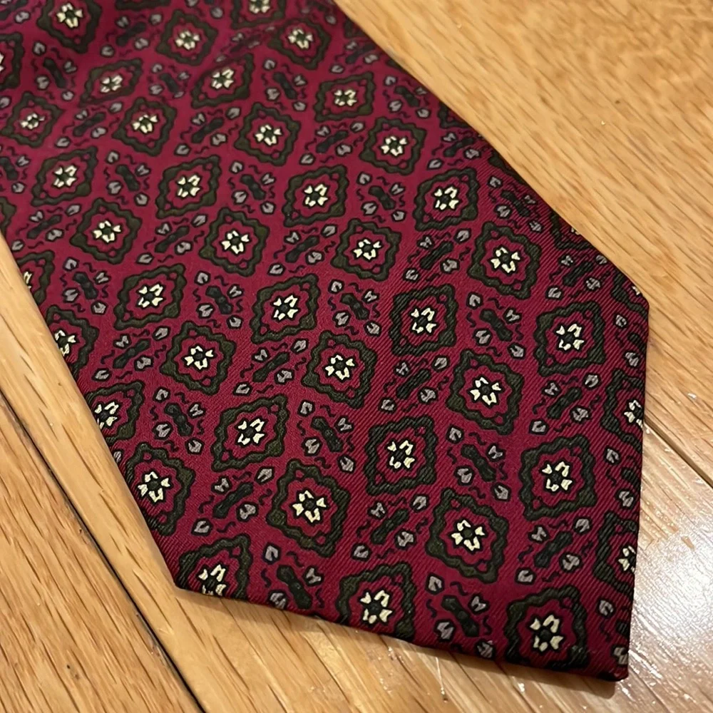 Club Room Red Floral Diamond Silk Tie